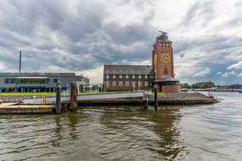 Hamburg. Lotsenhaus Seemannshöft mit Nautische Zentrale