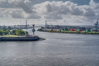 Hamburg. Blick vom Dockland