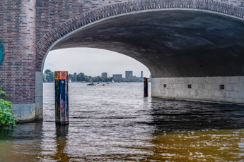 Hamburg. Alsterpark. An der Krugkoppelbrücke