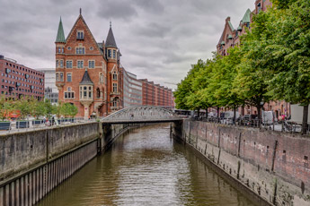 Hamburg. Speicherstadt. Neuerwegsbrücke