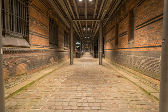 Hamburg. Speicherstadt. Unter den Kibbelstegbrücken