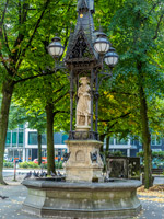 Hamburg. Vierländerin-Brunnen