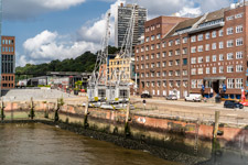 Hamburg. Altonaer Holzhafen. Alte Krane