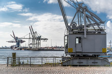 Hamburg. Altonaer Holzhafen. Alter Kran