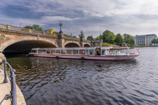 Hamburg. Binnenalster. Lombardsbrücke