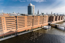 Hamburg. Elbphilharmonie. Blick von Plaza. Sandtorkai