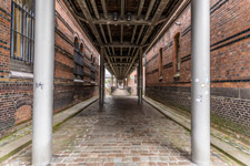 Hamburg. Speicherstadt. Unter den Kibbelstegbrücken