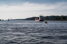 Hamburg. Schiffe. Containerschiff LINDA