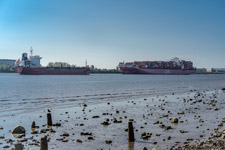 Hamburg. Schiffe. Treffen auf der Elbe