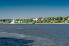 Hamburg. Schiffe. Ein Tanker